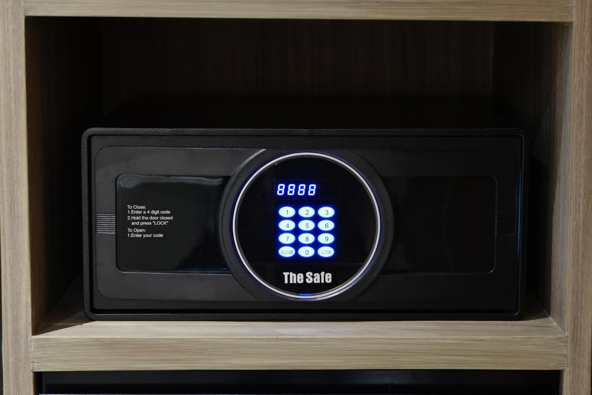 Gm Estate Hotel And Executive Apartments Sukhumvit 20 Бангкок Экстерьер фото